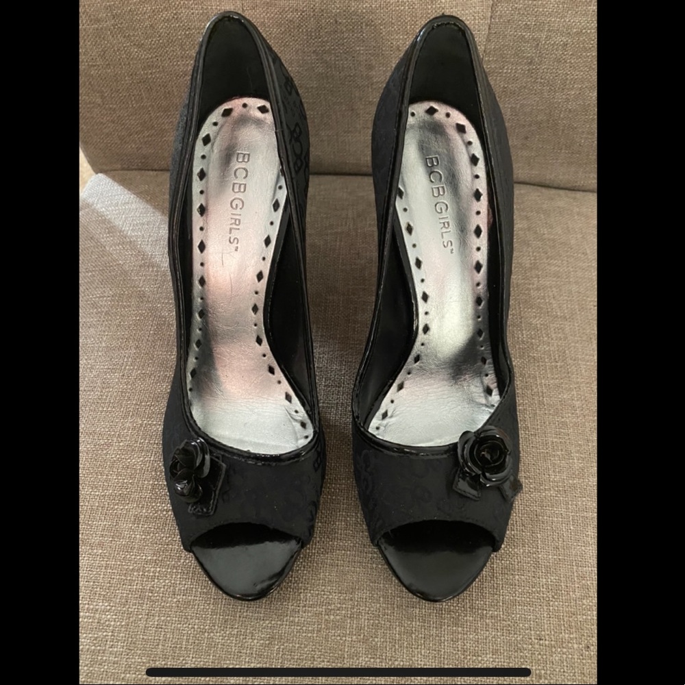 Stunning BCBGirls peep toe pump 7.5